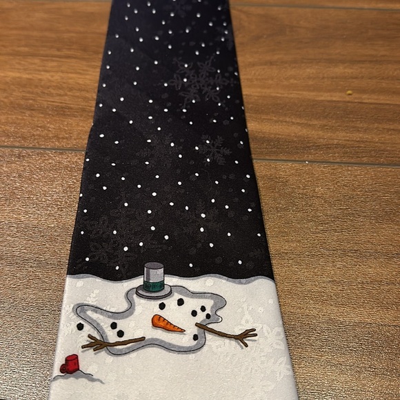 Melted Frosty novelty necktie. - Picture 3 of 6